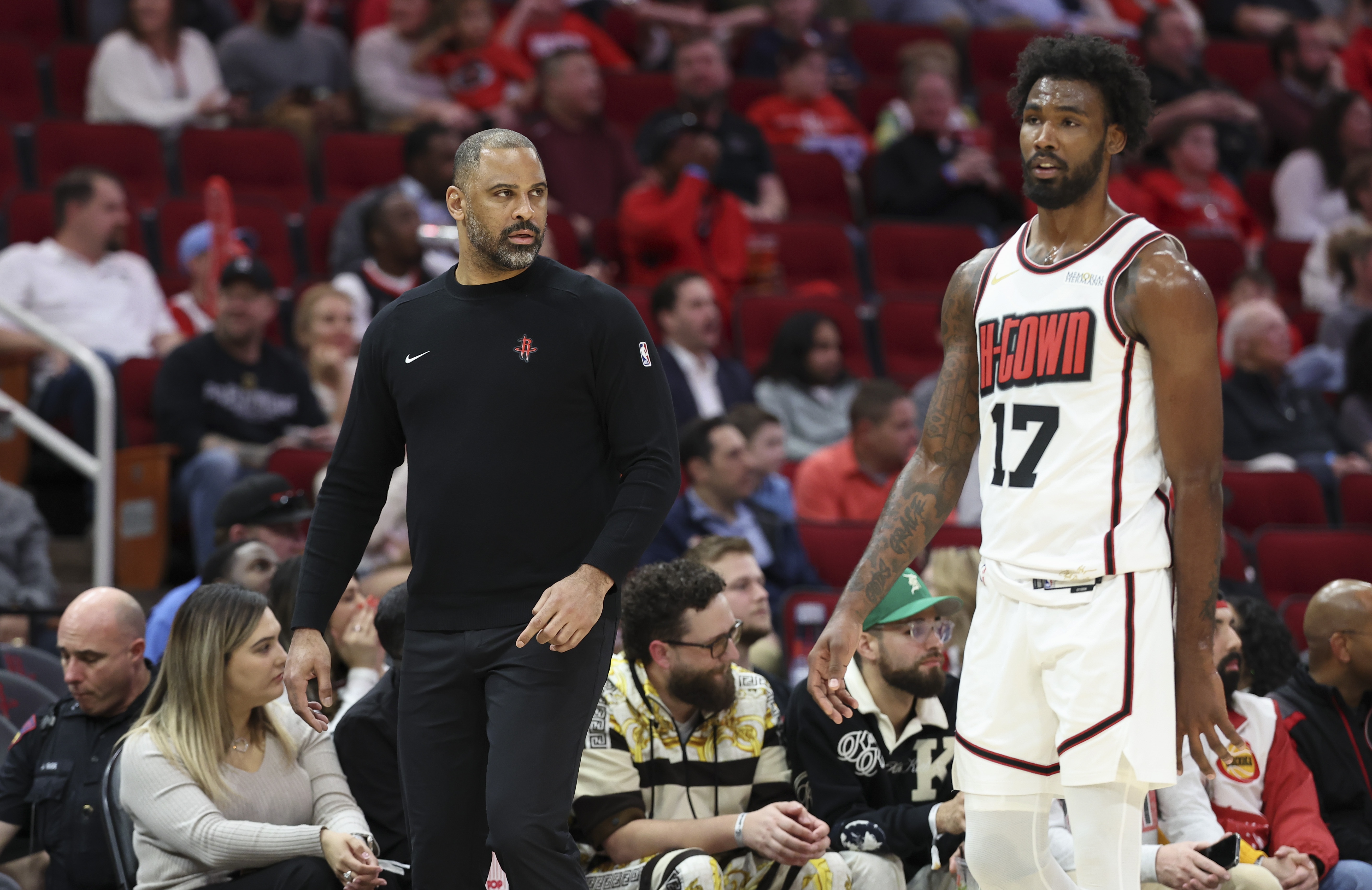 开云登录入口地址-乌度卡谈4防守人怪阵:这确实改变了比赛 希望用换防打出强硬表现