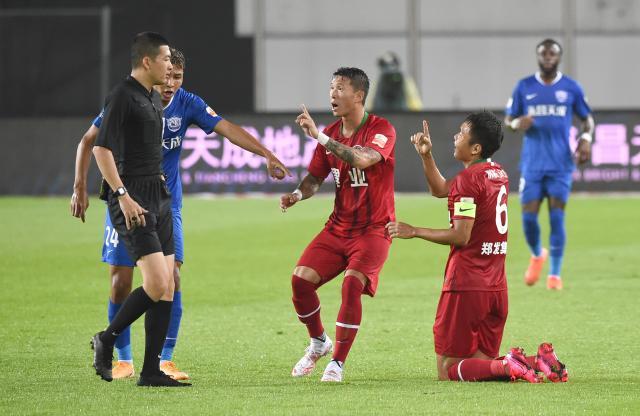 开云登录入口地址-太惨！河南队长+主力遭停赛 点球被漏判外援回不来