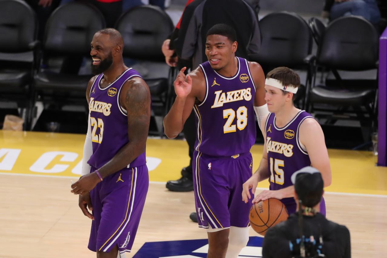 开云电子-湖人五连胜对手分别是：步行者尼克斯森林狼公牛掘金