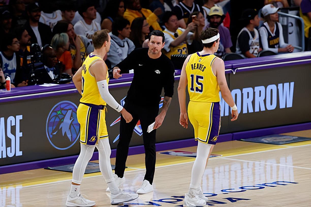 开云电子-防守弱点被放大了！湖人后场新援最近两场比赛的效果很不理想？